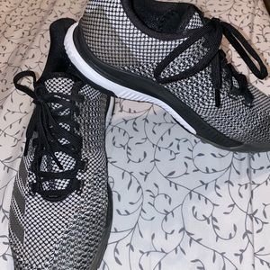 Women’s volleyball shoes